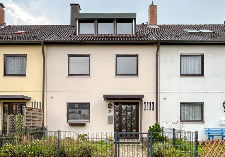 Gepflegtes Reihenmittelhaus mit schönem Garten – professionelle Unterstuetzung beim Verkauf Ihrer Immobilie in Fuerth