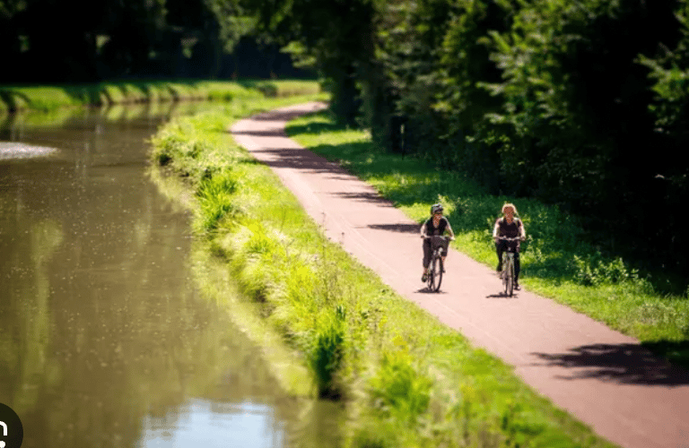 Le canal de berry à vélo ou pour se promener doucement