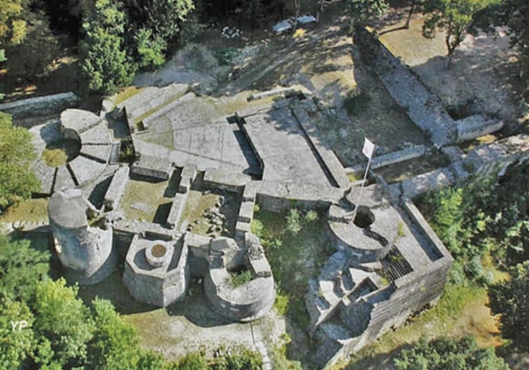 Saint Amand Montrod a une fortrese qui est ouvert pour des visites !