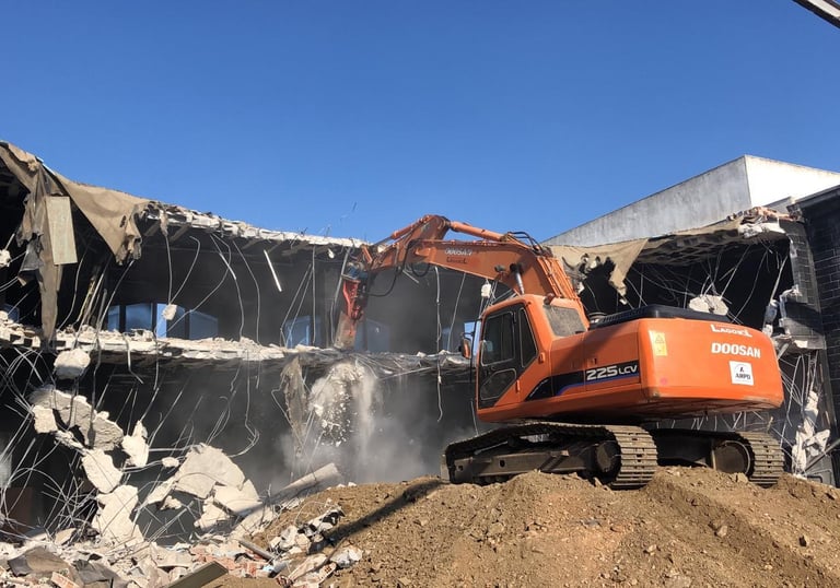 DERRIBOS Y DEMOLICIÓNES