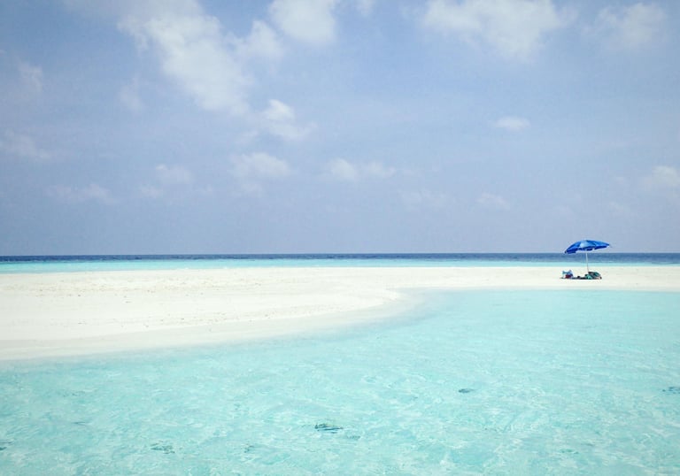 turquoise-lagoon-sandbank-escape