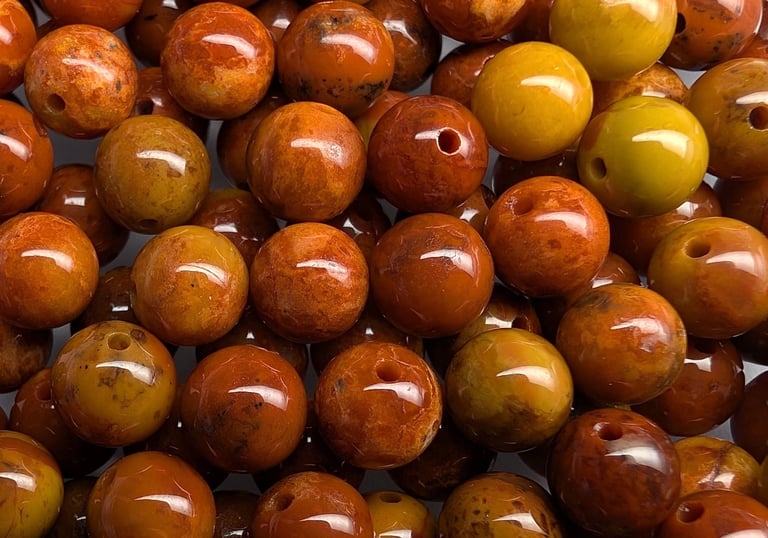 Perles Agate rouge de Zhango aux teintes chaudes, allant du brun orangé au jaune, avec des marbrures