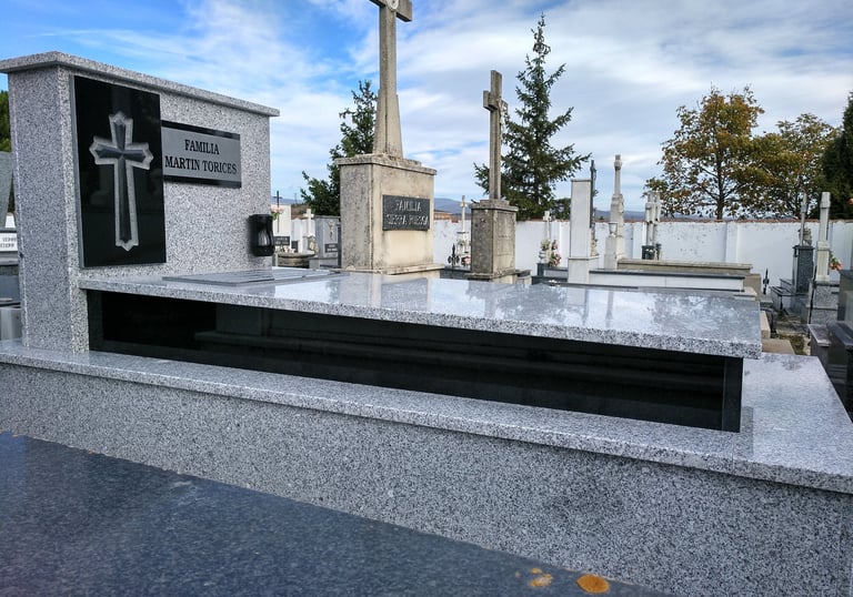 panteón de mármoles salces en Cantabria