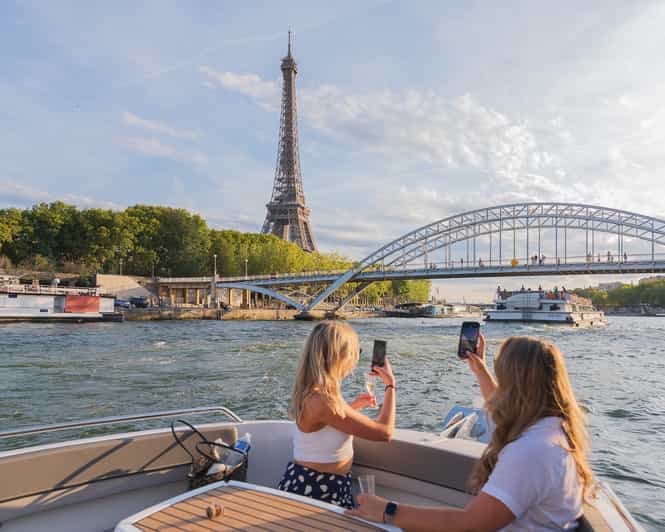 boat cruise in Paris with Eiffel Tower