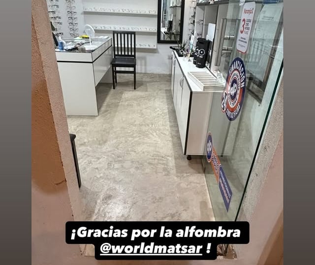 felpudo personalizado con logo optica juanes