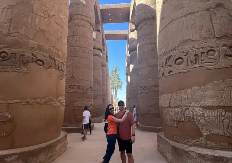 Explorando os Templos de Karnak com guia egípcio que fala portugues hadi 