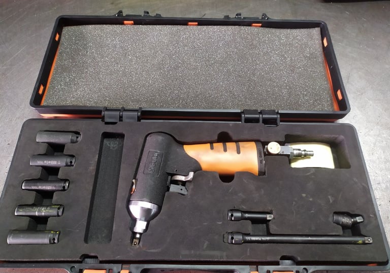 pistola rimozione candelette nell'officina Spione