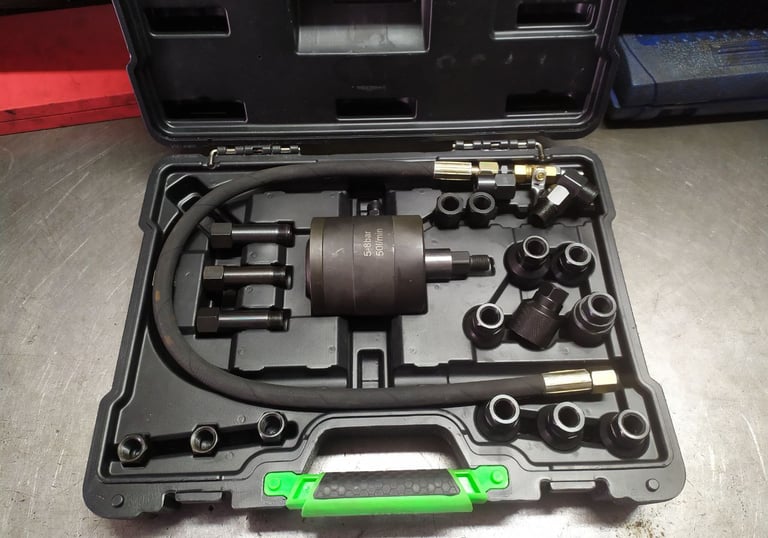 Attrezzo sostituzione iniettori