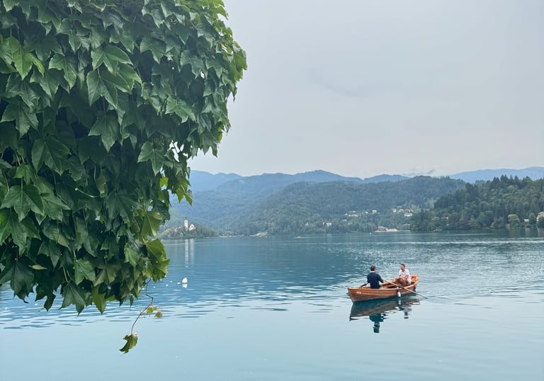 Slovénie - barque sur le lac de Bled