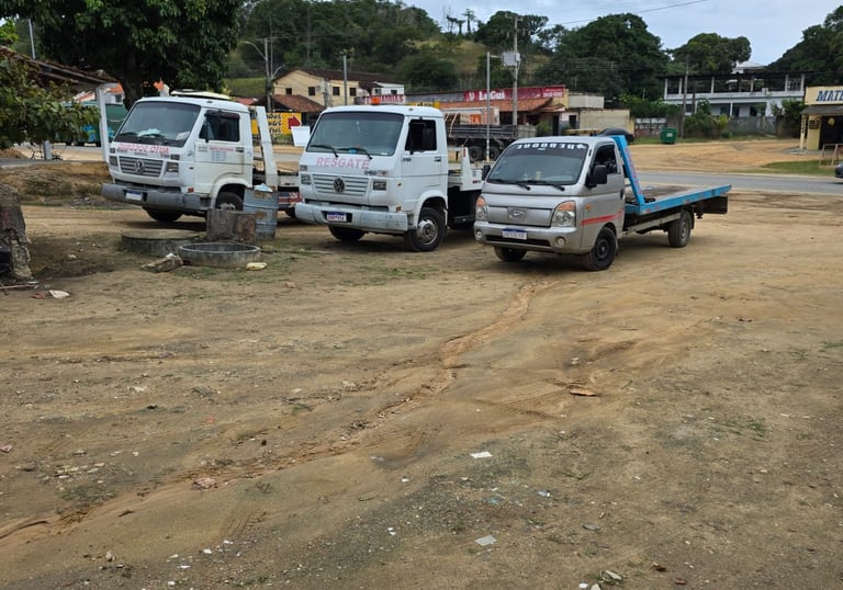 Caminhões de reboque da Auto Socorro Caliari e RNS na Região dos Lagos.