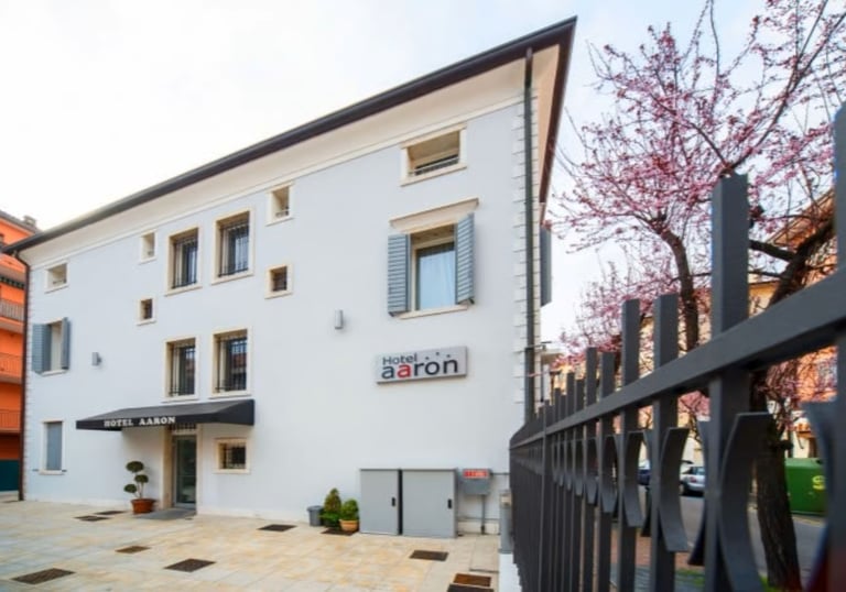 3⭐️ Hotel Aaron