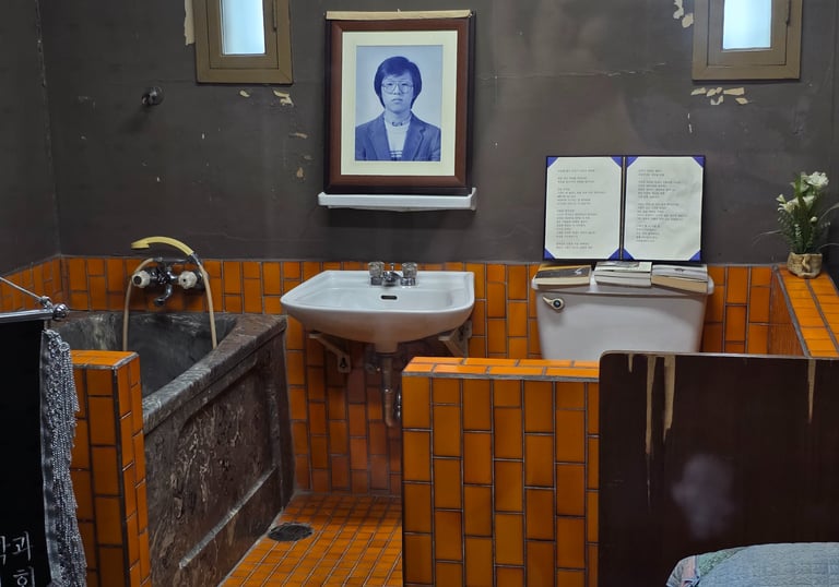 The bathroom in room 509