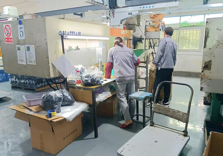mould plastic injection molding in injection workshop