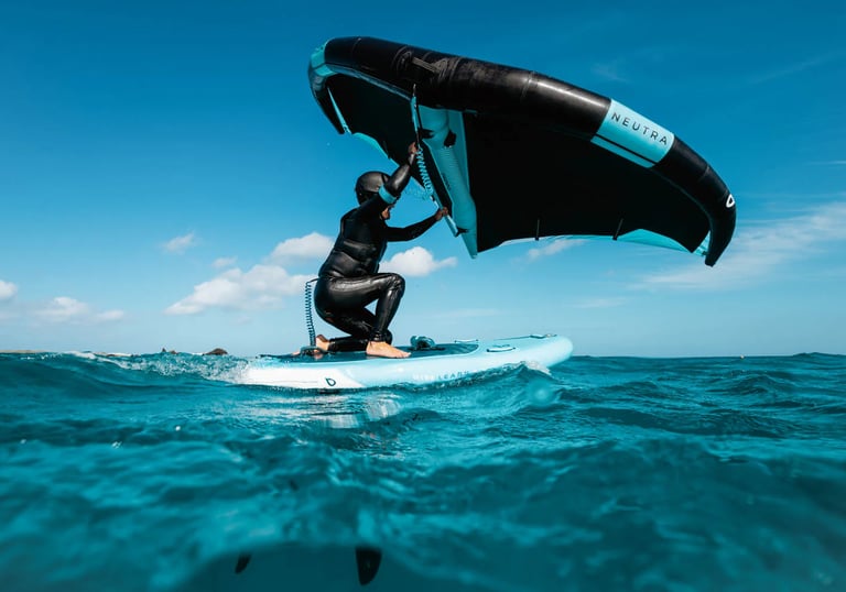Mokinys išmoksta valdyti wing'ą pirmą kartą – pirmieji plaukimo žingsniai