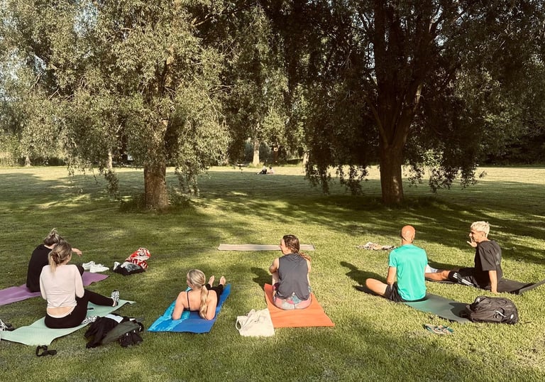 Jean guiding Park Yoga in Leiden
