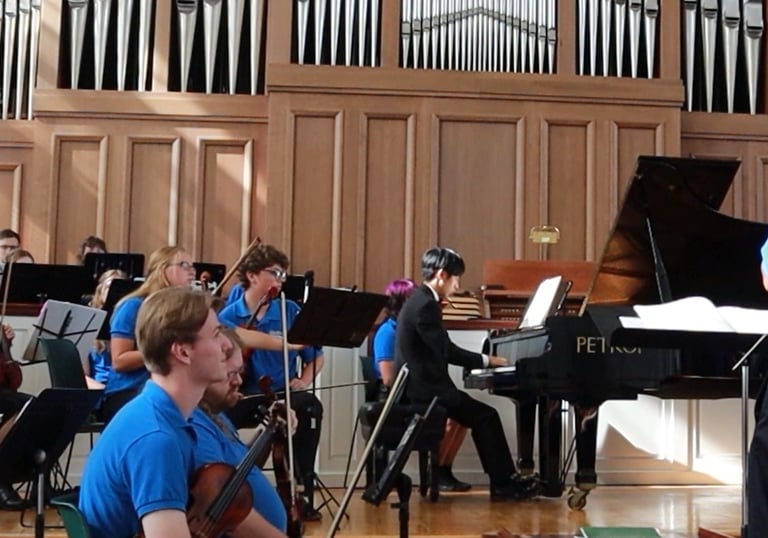 Wolfgang playing Rhapsody in Blue