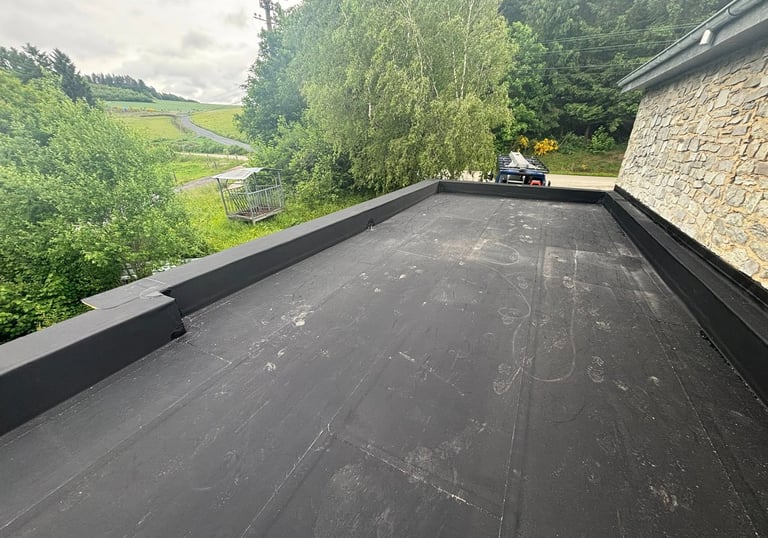 toiture plate, toiture inclinée