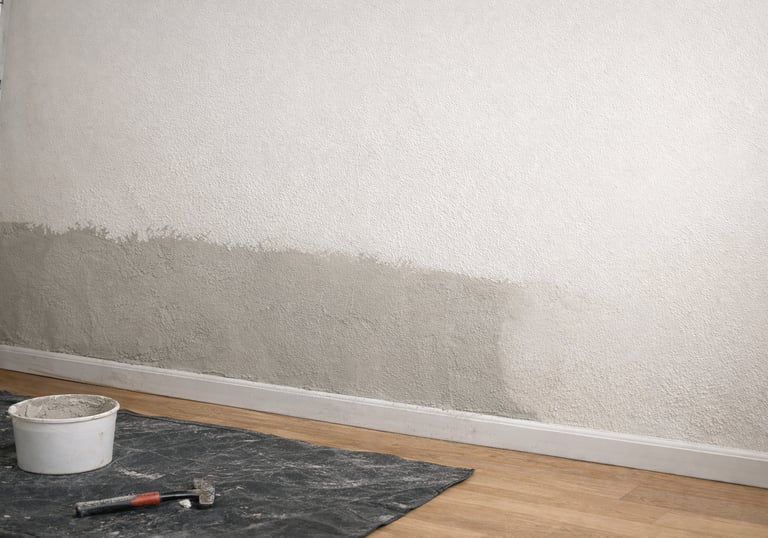 Pared secando antes de pintar tras reparar humedad por capilaridad
