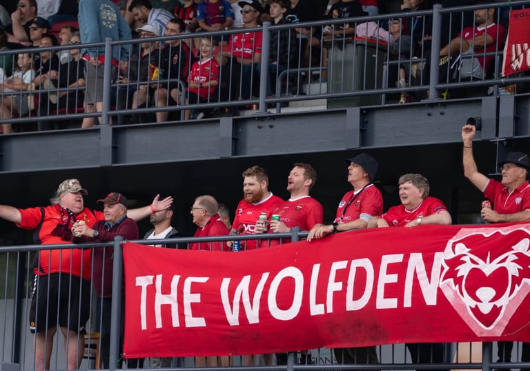 The Wolfden in full cry versus Marconi Stallions.  Photo Gragrapix Photography