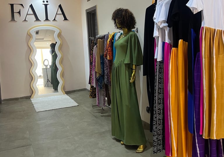 Maquillage professionnel réalisé chez Nensba Studio à Dakar