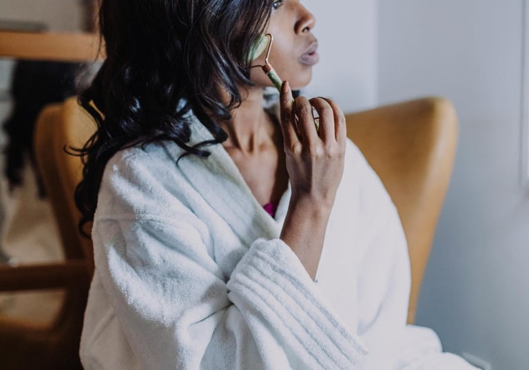 Soin du visage professionnel à Nensba Studio, institut de beauté à Dakar