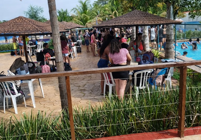 Piscina do Clube AQUA para passeios escolares em Cidade Ocidental, perto de Brasília