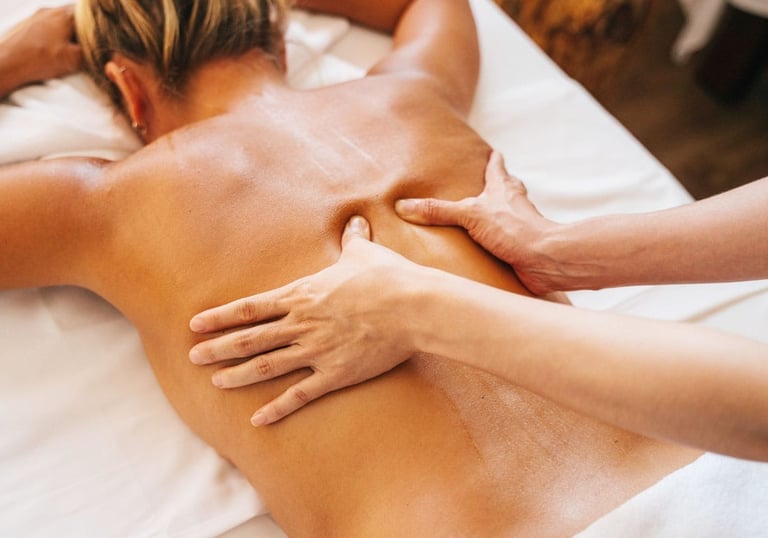 Alivia dolores musculares, elimina nudos por estrés o mala postura, mejora la flexibilidad, activa