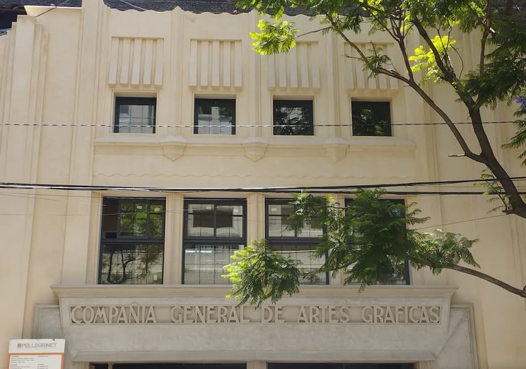 Fachada de dEco Sustentable, ex Imprenta Ferrazini, de Rosario restaurada por Almapiedra con Tecnan