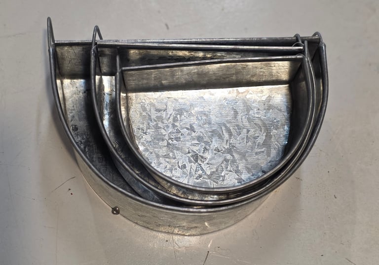 Comederos bebederos pájaros media luna chapa galvanizada