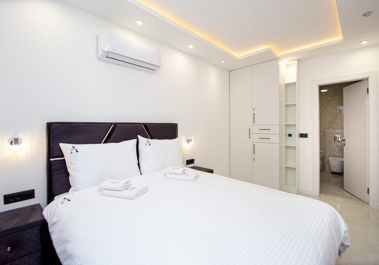 Elegant ground floor bedroom with queen bed and access to jacuzzi bathroom at Villa Aurora Azure