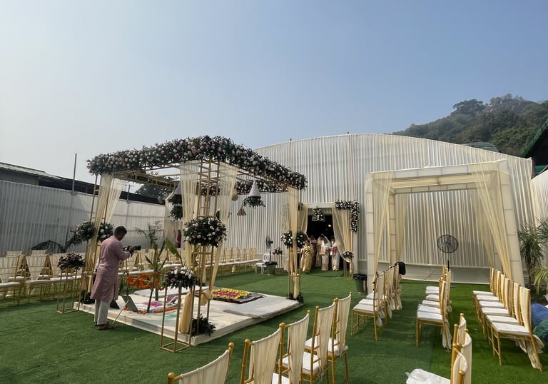 Large entrance cum hall