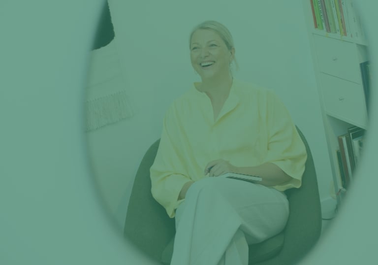 Iris Van Belleghem, teamcoach bij Sideline Coaching, begeleidt teams in beweging