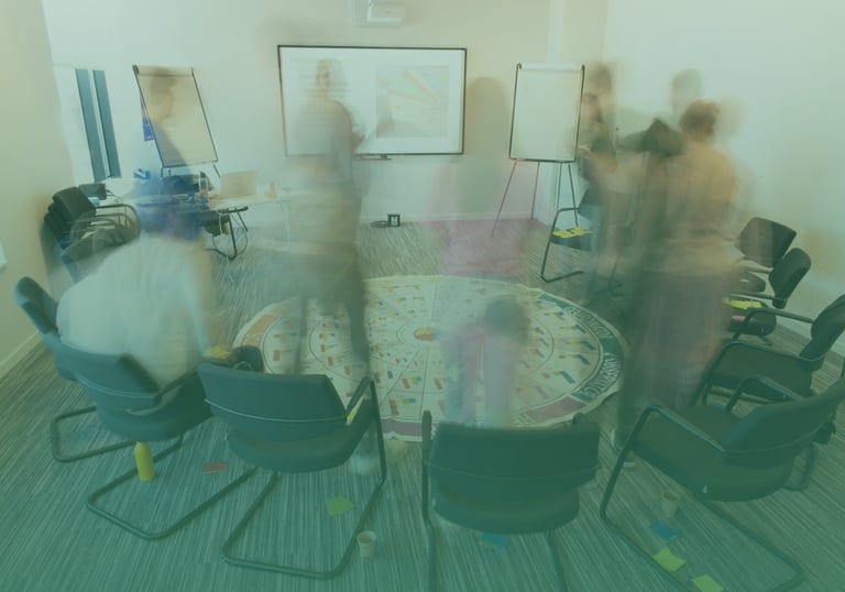 Iris Van Belleghem begeleidt een Insights Discovery workshop voor een team in België