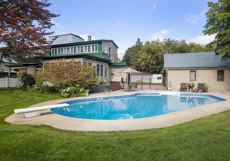 Vérification de mise à la terre et liaisons équipotentielles pour piscine sécuritaire.