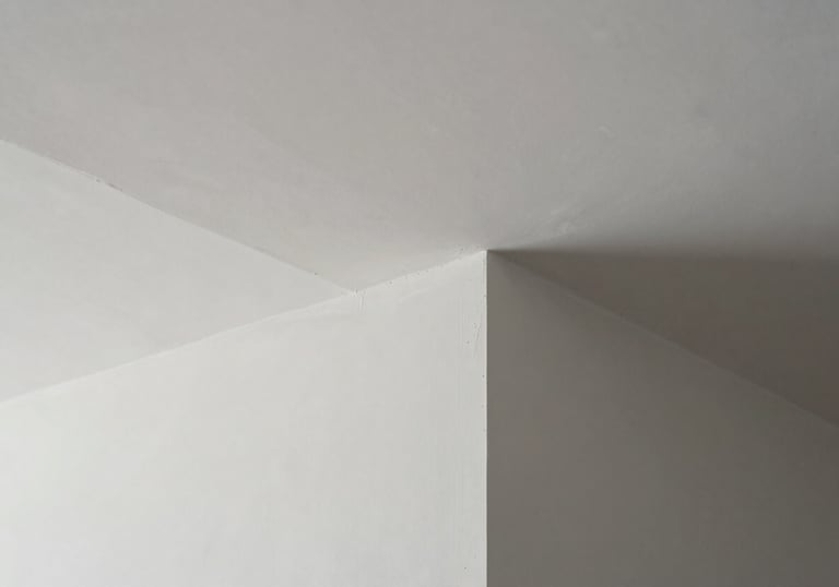Detail of finished white drywall corners and seamless plastering in a newly renovated office in Northern Portugal, professional finish.