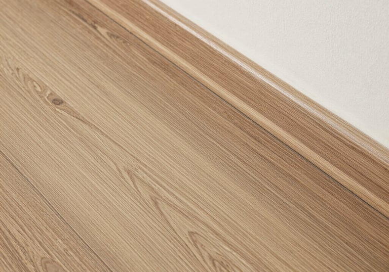 TROCA DE RODAPÉS DANIFICADOS