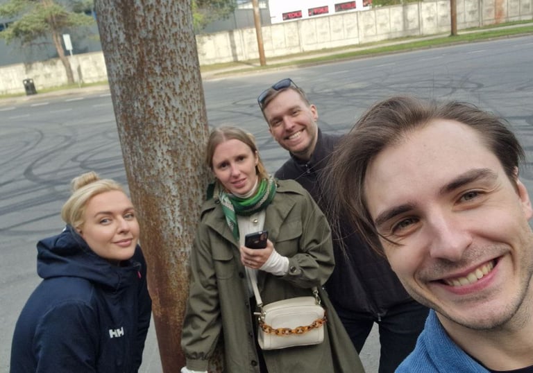 Komandos nariai dalyvauja „Radou Darou“ orientaciniame žaidime