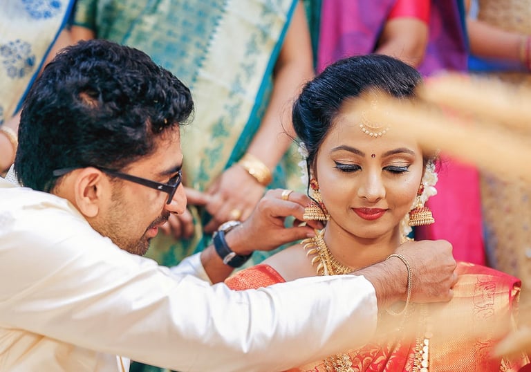 wedding ritual, groom tying the knot