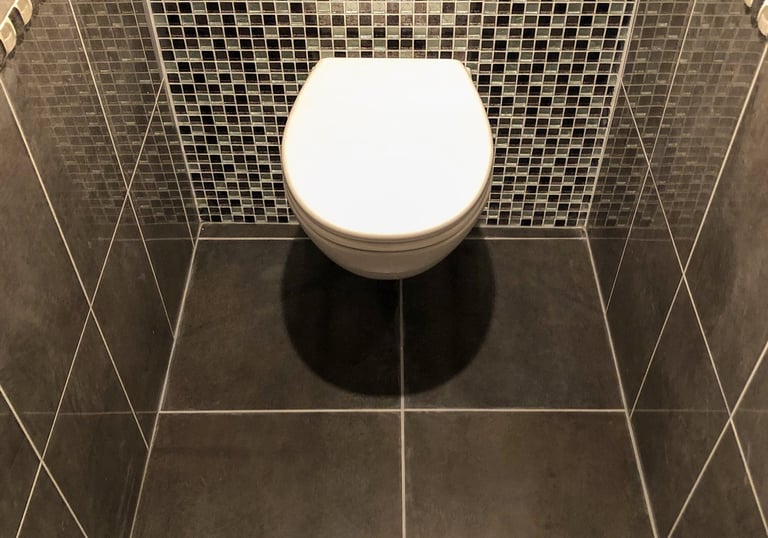 WC suspendu posé par Qualiplomberie