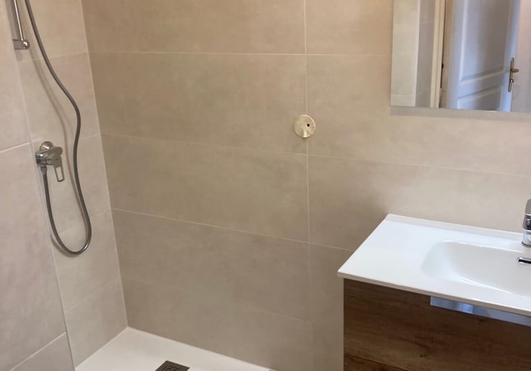 Rénovation complète d'une salle de bain réalisée à Villeurbanne par Qualiplomberie