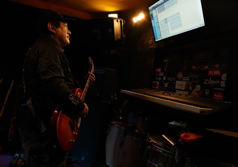 Carlitos Calice es un Músico Creativo Sesionista de Estudio. 