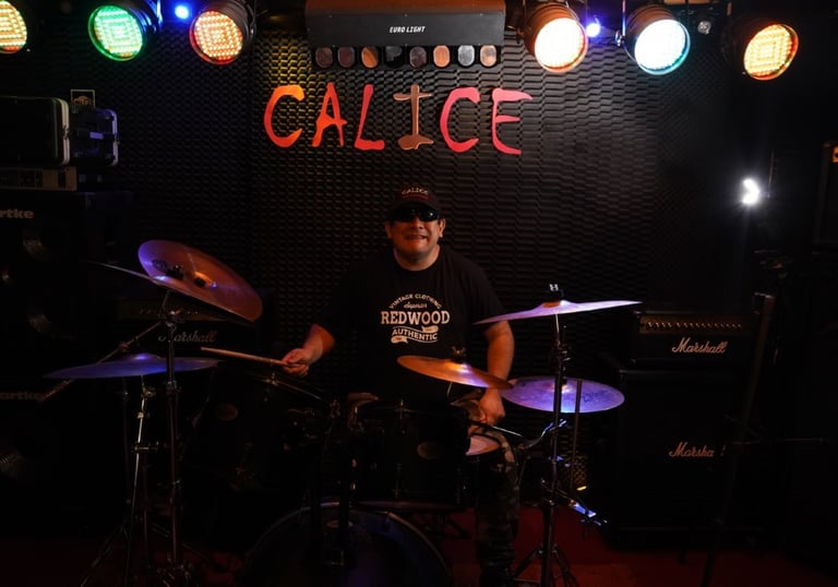 Carlitos Calice Músico Baterista de Sesión - Multiintrumentista.