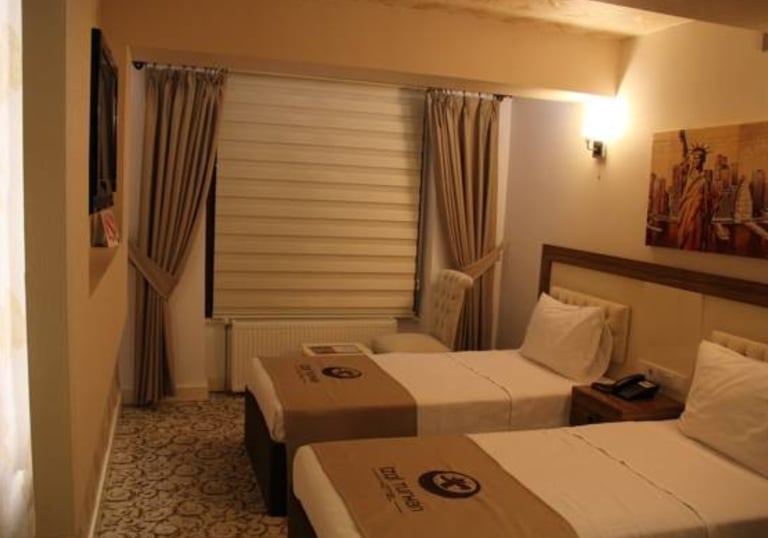 Hotel İzgi Turhan