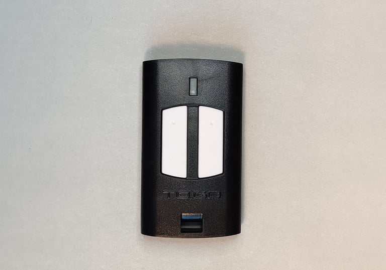 Beninca vartų pulteliai su tvirtu korpusu ir 433,92 MHz dažniu.