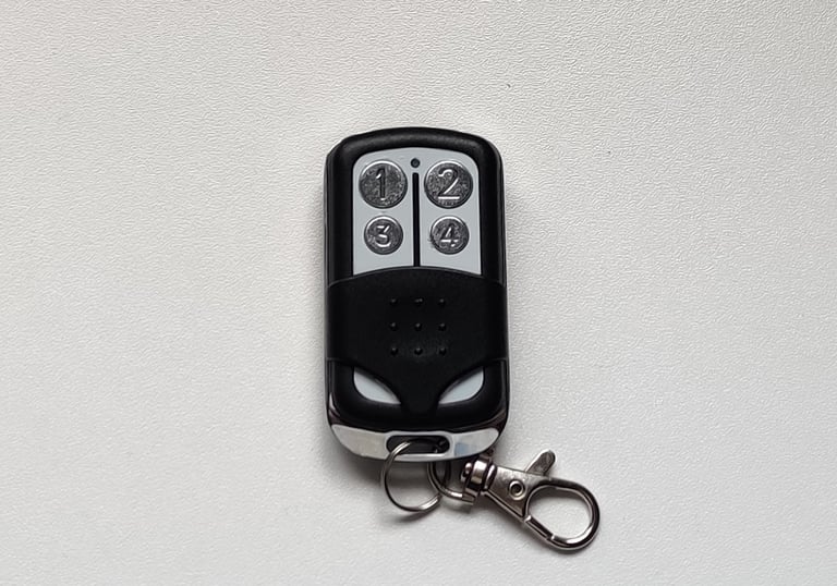 Universalus pultelis TX-Multi su kodo perdavimo funkcija iš pultelio į pultelį