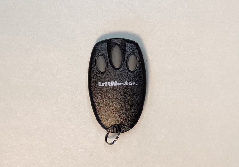 LiftMaster Chamberlain JAV gamybos patikimas vartų pultelis saugiam nuotoliniam valdymui