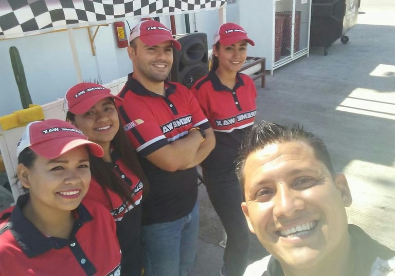 Cliente de México Xtreme Wax con sus uniformes