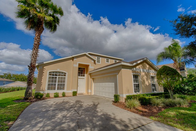 Emerald Villas a home with a palm tree in Florida