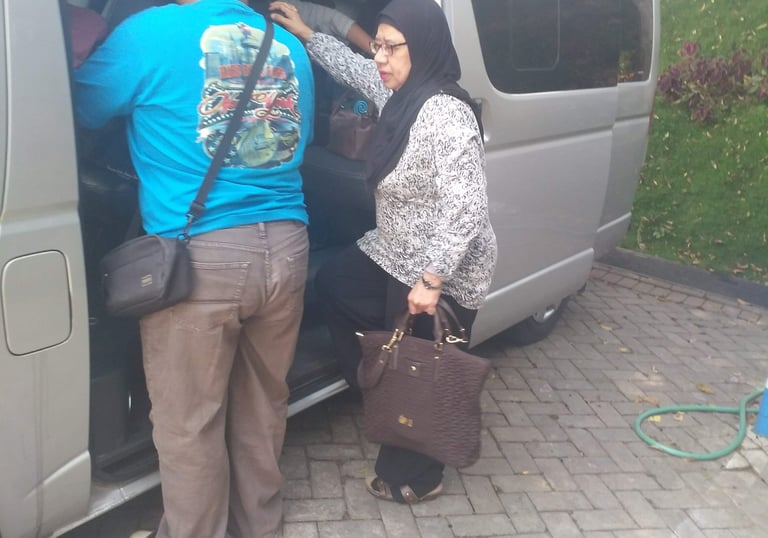 Sewa-Hiace-Commuter-Surabaya