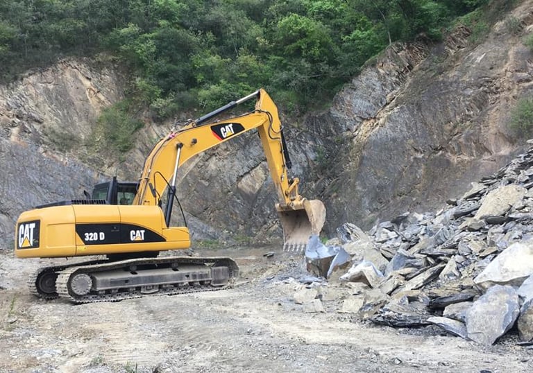 Excavadora Caterpillar 320D con cucharon en Monterrey